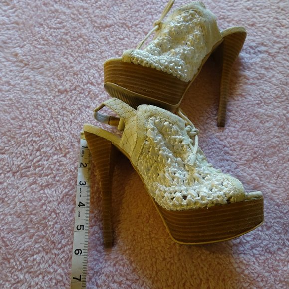 Colin Stuart White Lace Heel, Size 6.5 B - Picture 8 of 8